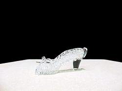 knitted hand blown glass slipper with a solid glass wedding bow, heart and medium-size heel